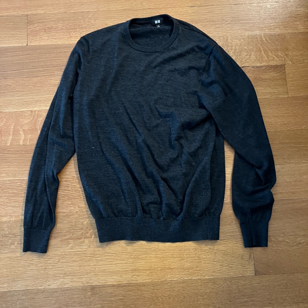 Uniqlo Men's Dark Gray Crewneck Sweater